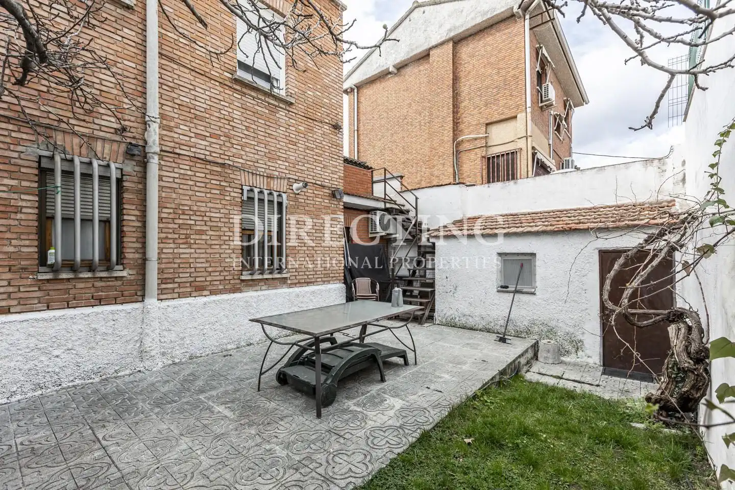 Vista exterior de Casa o xalet en venda en Madrid amb Aire condicionat, Calefacció i Jardí privat