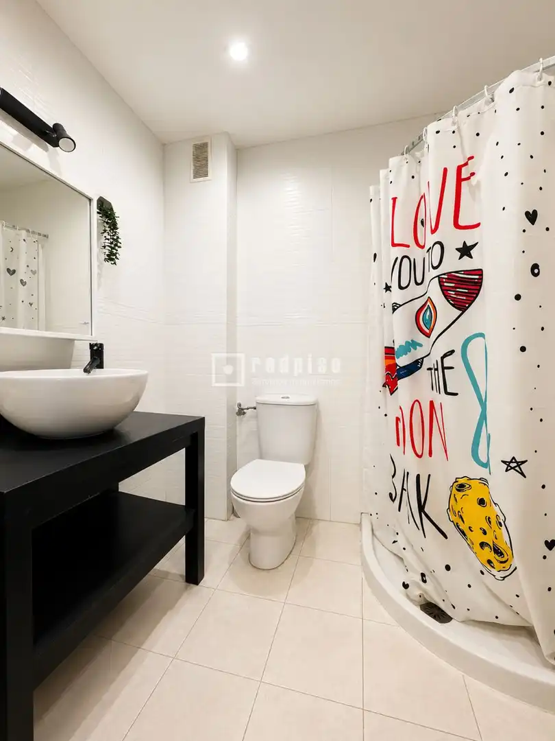 Bathroom of Flat for sale in Fuenlabrada  with Heating, Private garden and Parquet flooring