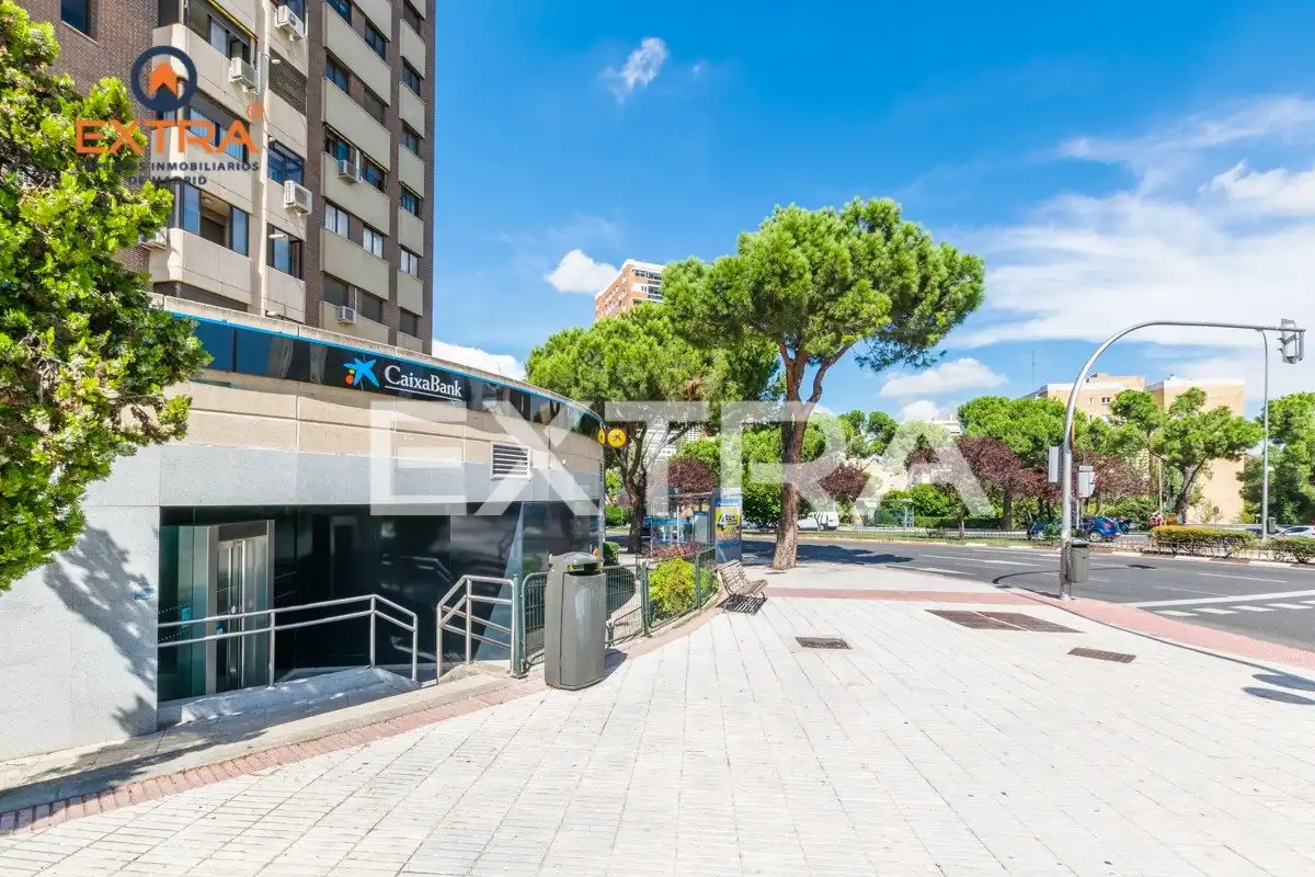 Exterior view of Garage for sale in Madrid