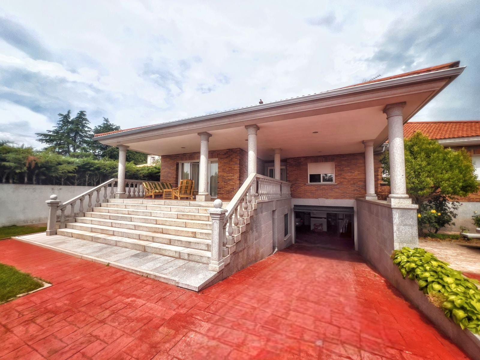 Vista exterior de Casa o xalet en venda en Galapagar amb Aire condicionat, Calefacció i Jardí privat