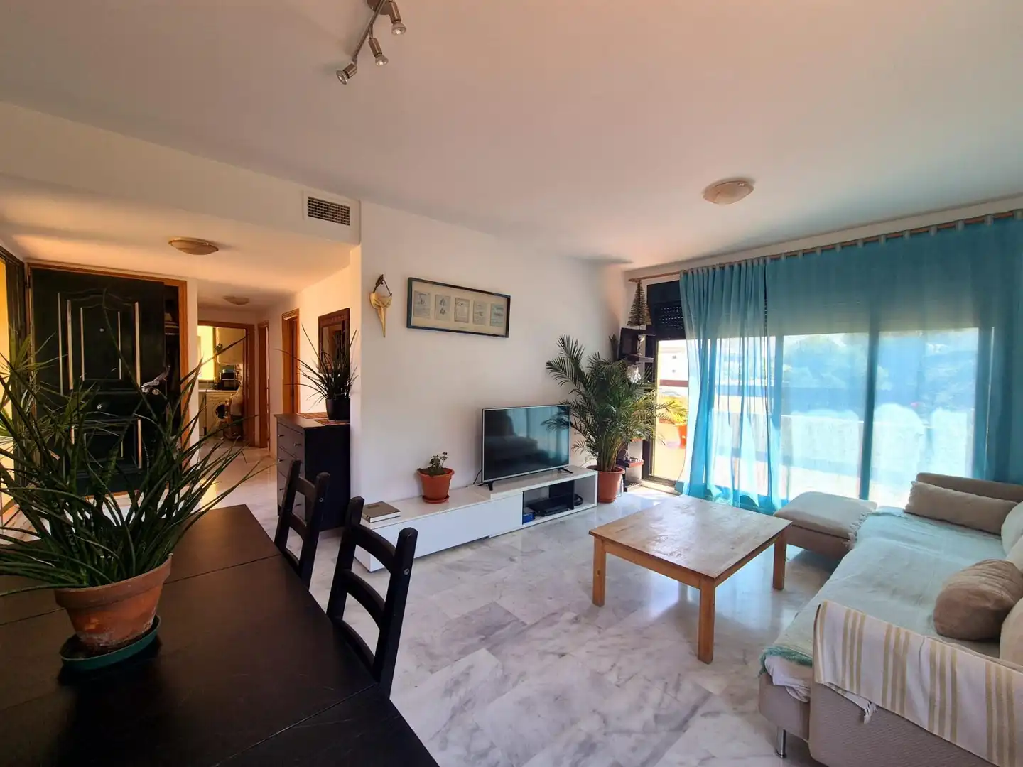 Sala d'estar de Àtic en venda en Mijas amb Jardí privat, Terrassa i Balcó