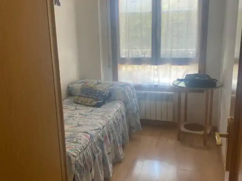 Dormitori de Pis de lloguer en Jaca amb Piscina