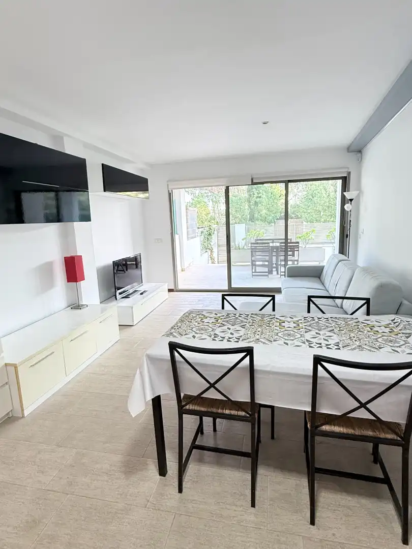 Sala de estar de Apartamento en venta en Santa Eulària des Riu con Aire acondicionado, Calefacción y Jardín privado