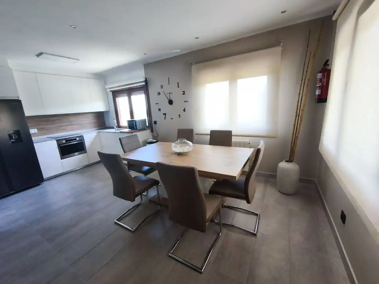 Comedor de Piso en venta en Gijón  con Jardín privado, Trastero y Piscina
