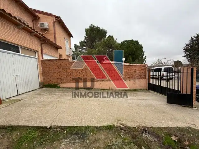Aparcament de Casa o xalet en venda en Otero amb Calefacció, Jardí privat i Balcó