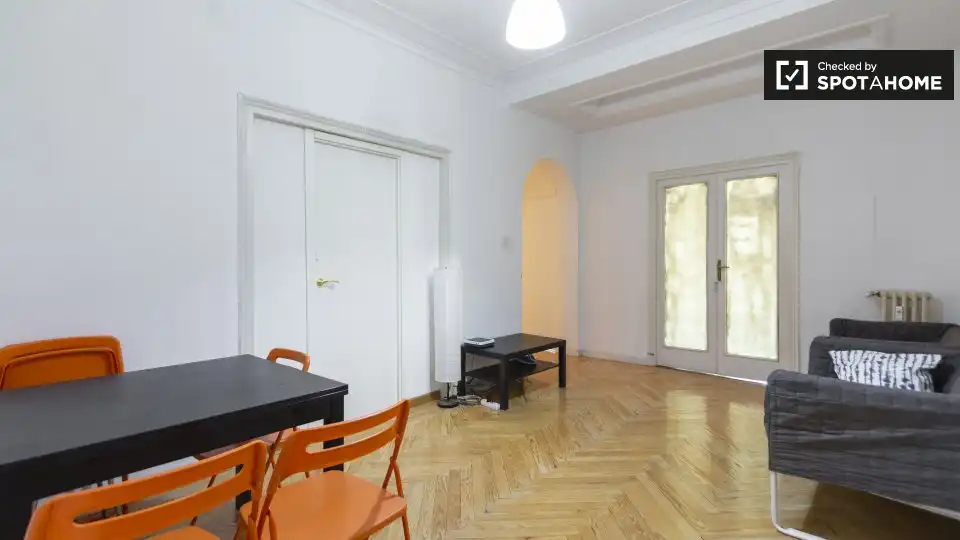 Flat for rent in Madrid  with Air Conditioner, Heating and Furnished
