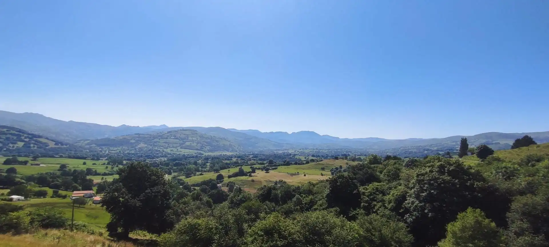 Vista exterior de Casa o xalet en venda en Villafufre amb Jardí privat