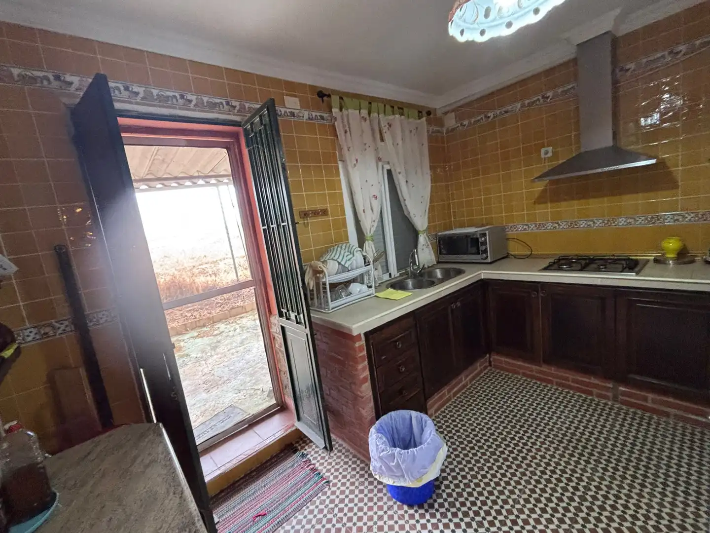 Cuina de Casa o xalet en venda en Mérida amb Aire condicionat, Calefacció i Jardí privat
