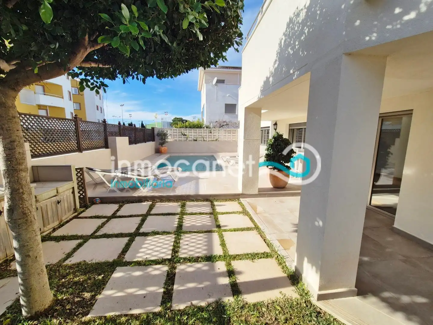 Vista exterior de Casa o xalet en venda en Oliva amb Aire condicionat, Calefacció i Terrassa