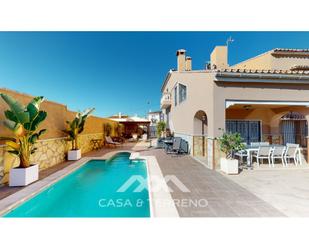 Vista exterior de Casa o xalet en venda en Vélez-Málaga amb Aire condicionat, Terrassa i Piscina