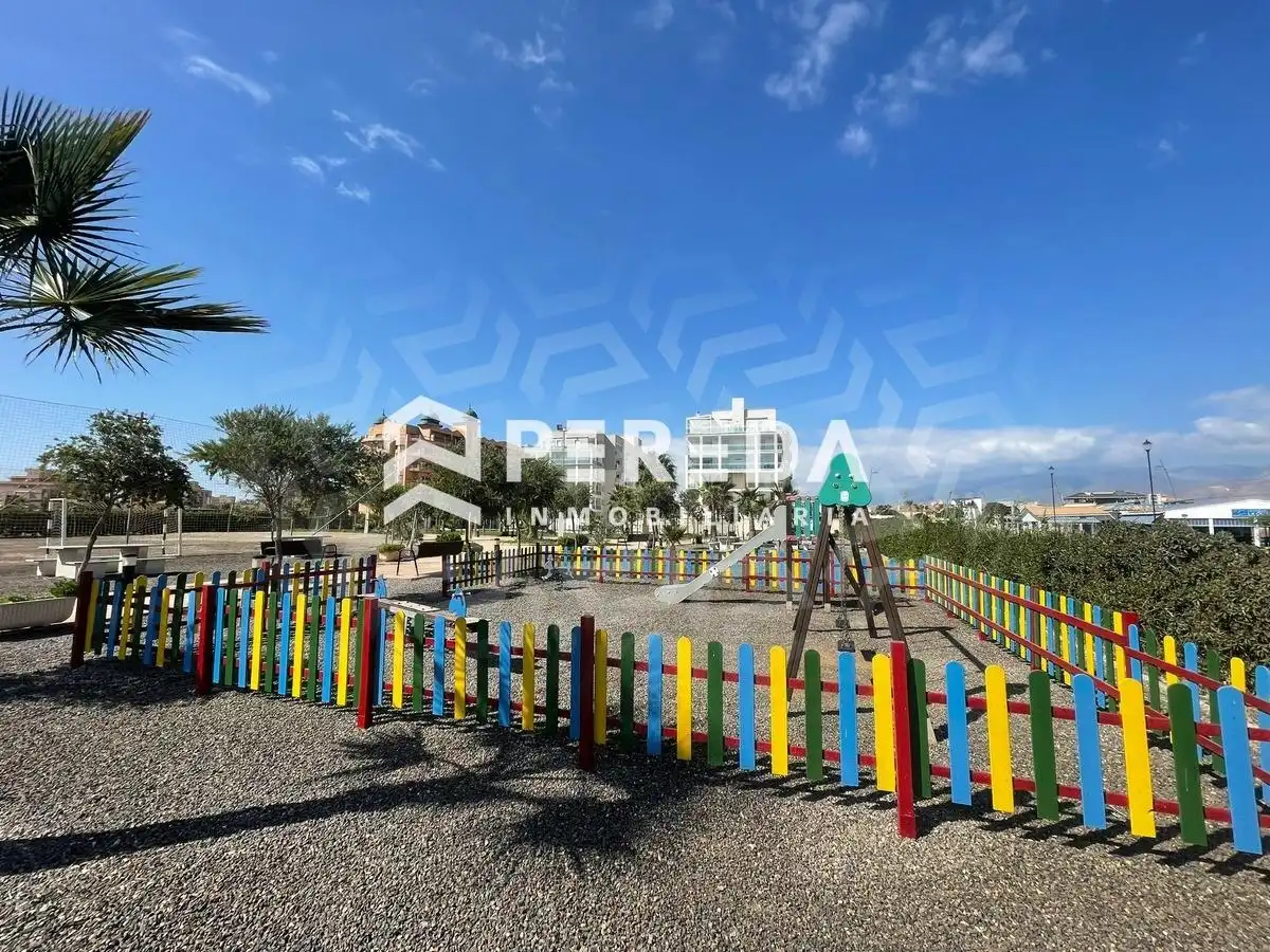 Wohnungen zum Verkauf in Roquetas de Mar mit Terrasse, Möbliert und Gemeinschaftspool