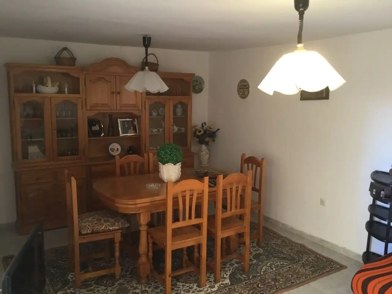 Menjador de Casa adosada en venda en Villamayor de los Montes amb Calefacció, Parquet i Moblat