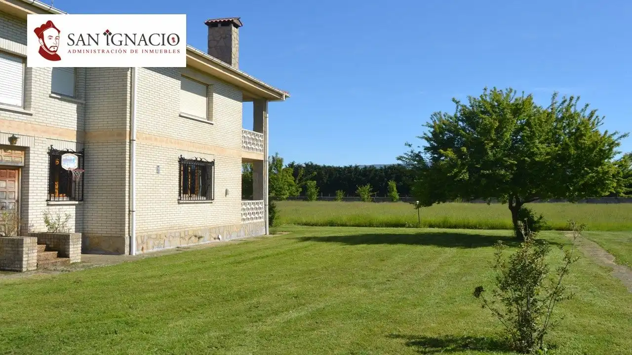 Chalet con piscina en venta en Villarcayo de Merindad de Castilla la Vieja, imagen 4
