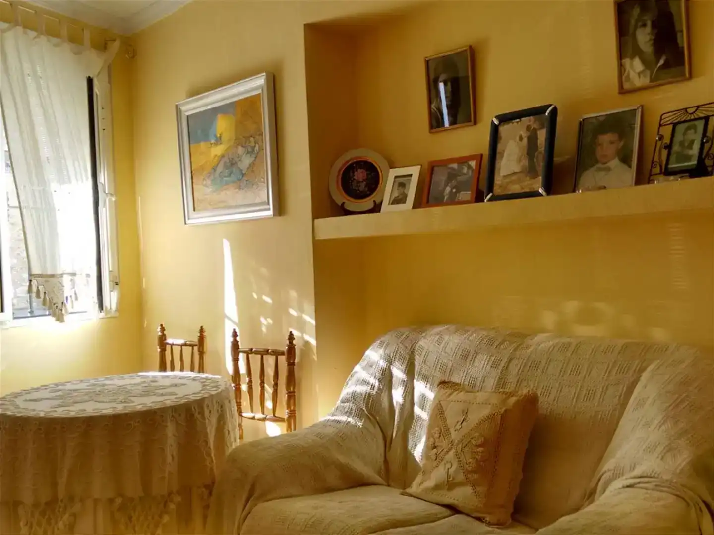 Sala d'estar de Casa adosada en venda en Guadalcanal amb Moblat i Balcó