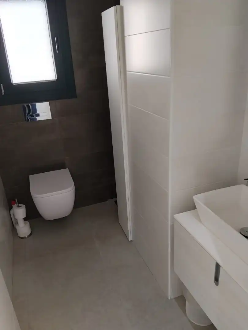 Bany de Casa o xalet en venda en Daya Nueva amb Aire condicionat, Calefacció i Jardí privat
