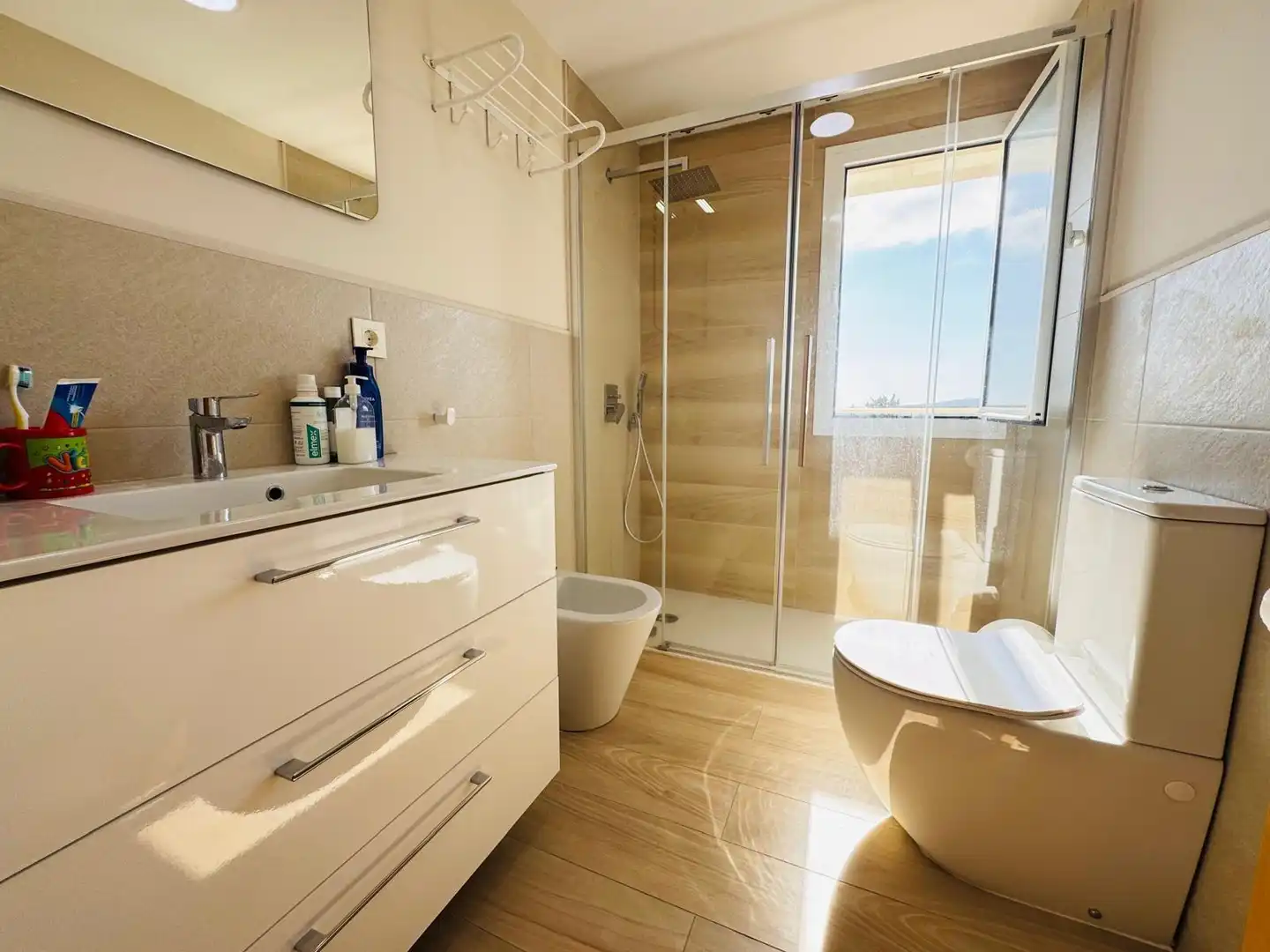 Baño de Piso en venta en Algeciras con Terraza