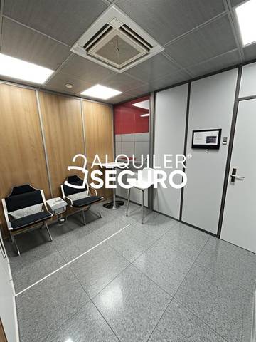 Local comercial en Alquiler en Avenida De Córdoba en Almendrales