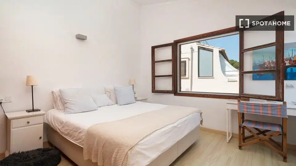 Dormitori de Apartament per a compartir en Pollença amb Aire condicionat, Terrassa i Moblat