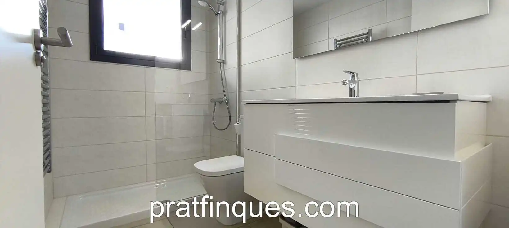 Badezimmer von Wohnung zum Verkauf in L'Hospitalet de Llobregat mit Klimaanlage, Heizung und Parkett
