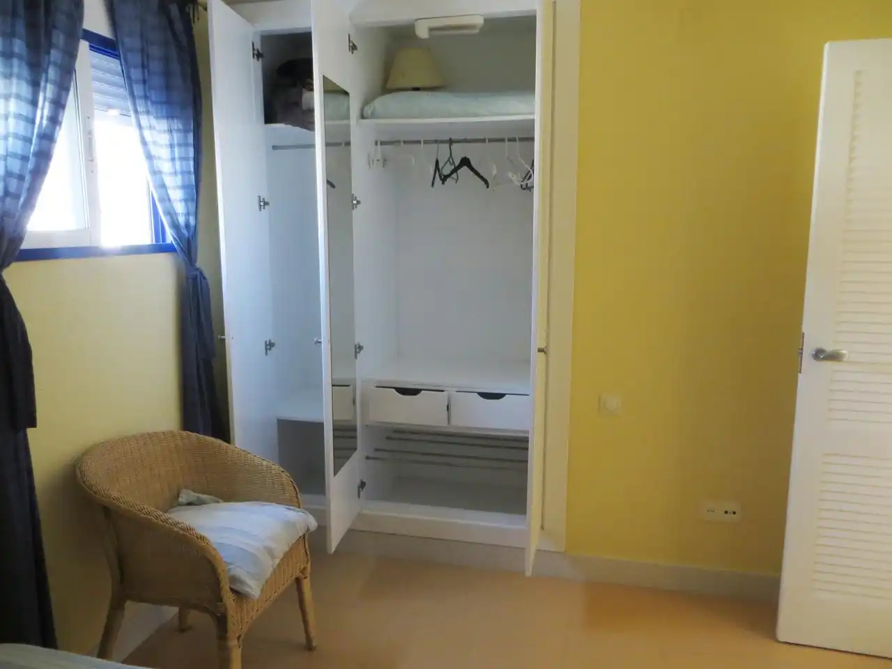 Dormitori de Casa o xalet de lloguer en Punta Umbría amb Jardí privat, Moblat i Balcó