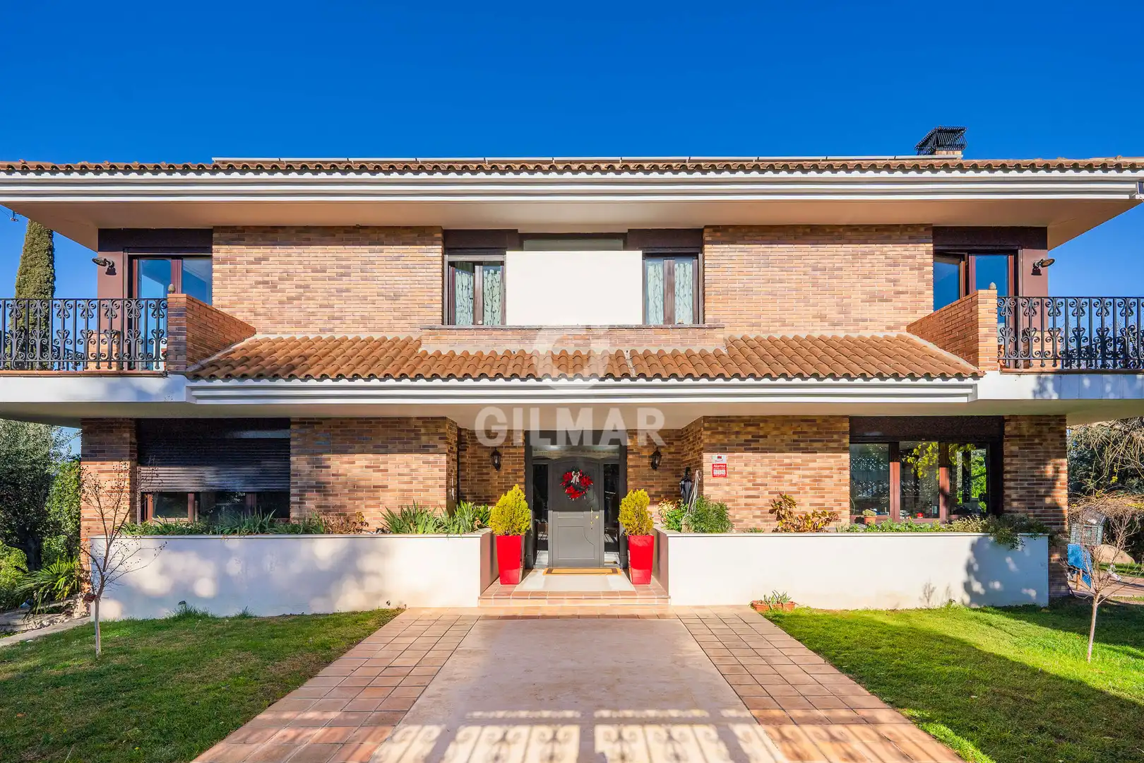 Exterior view of Houses for sale in Pozuelo de Alarcón  with Heating, Private garden and Swimming Pool