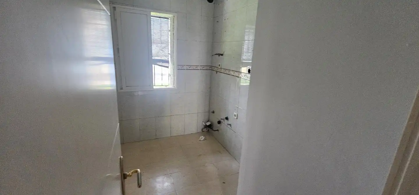 Bathroom of Apartments for sale in Madrid  with Heating