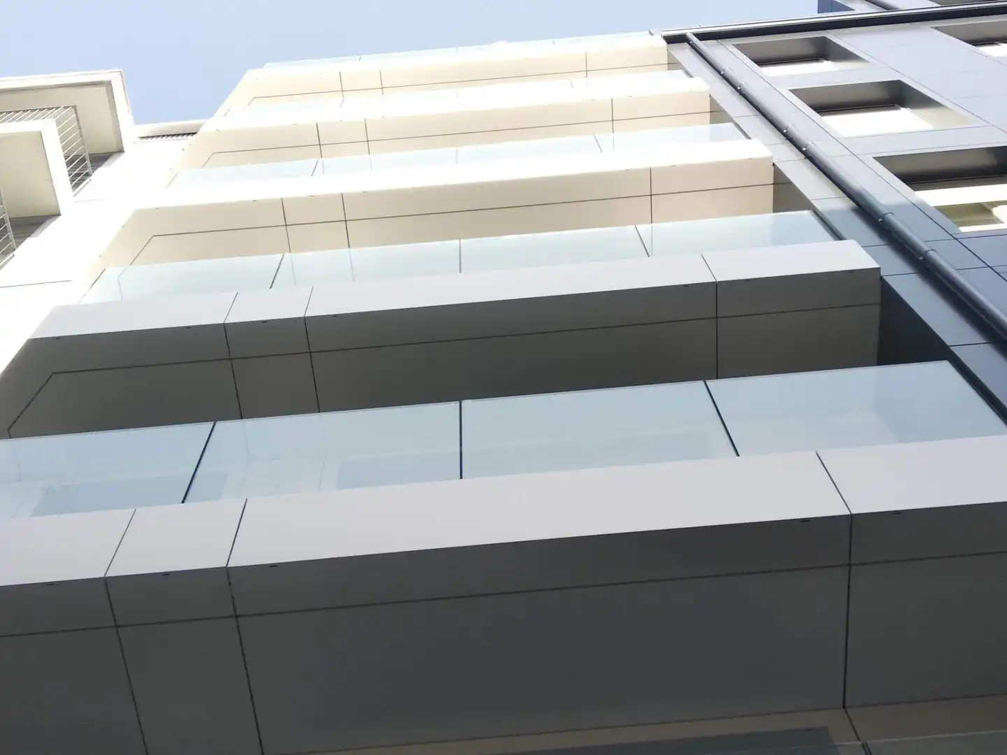 Vista exterior de Pis en venda en Pontevedra Capital  amb Calefacció, Terrassa i Traster