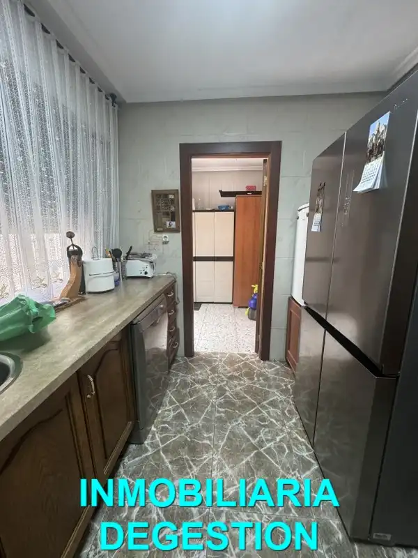 Cuina de Casa adosada en venda en Linares amb Aire condicionat, Calefacció i Jardí privat