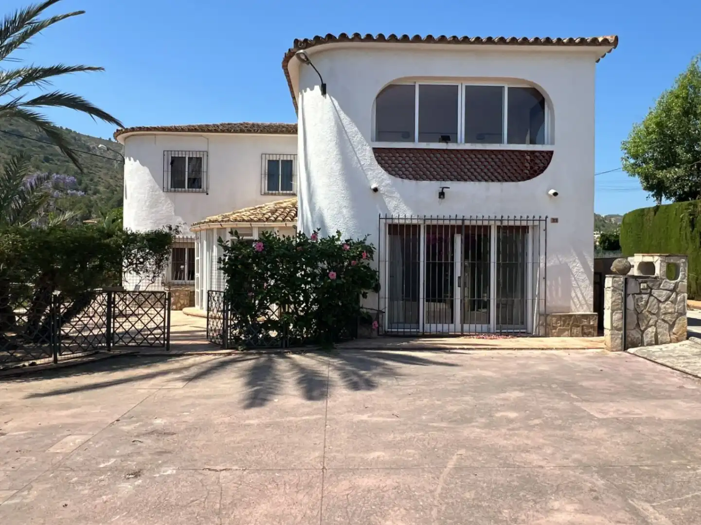 Vista exterior de Casa o xalet en venda en Pedreguer amb Jardí privat, Terrassa i Piscina