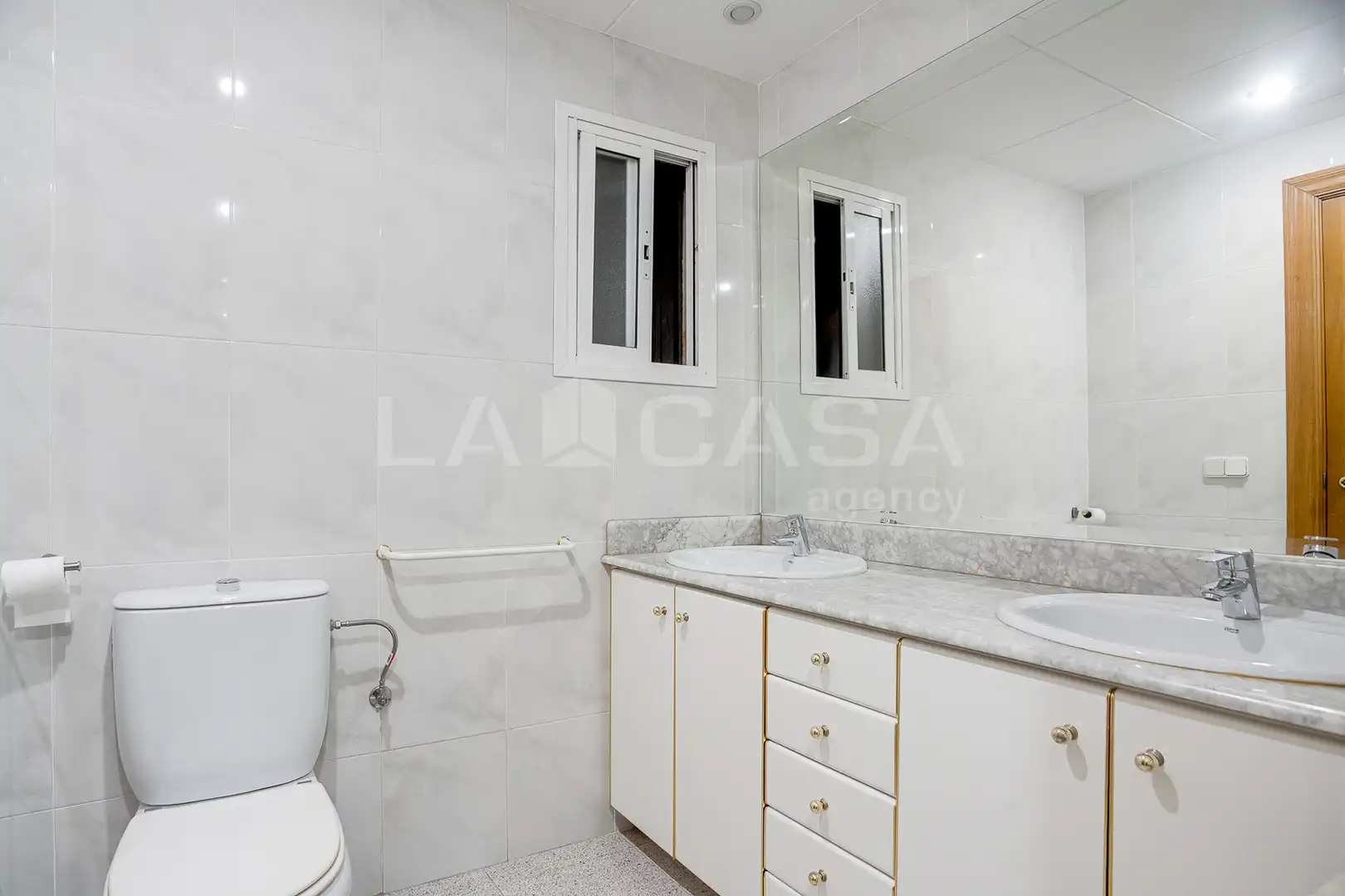 Baño de Piso en venta en Barcelona con Calefacción y Balcón