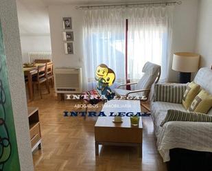 Sala d'estar de Àtic en venda en Santa Marta de Tormes amb Calefacció, Terrassa i Traster