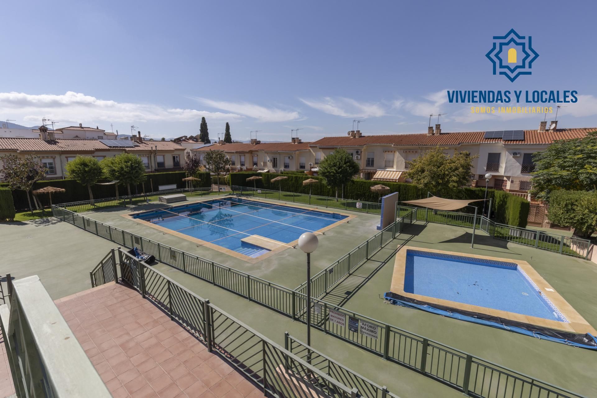 Schwimmbecken von Wohnung zum Verkauf in Gójar mit Klimaanlage, Privatgarten und Balkon