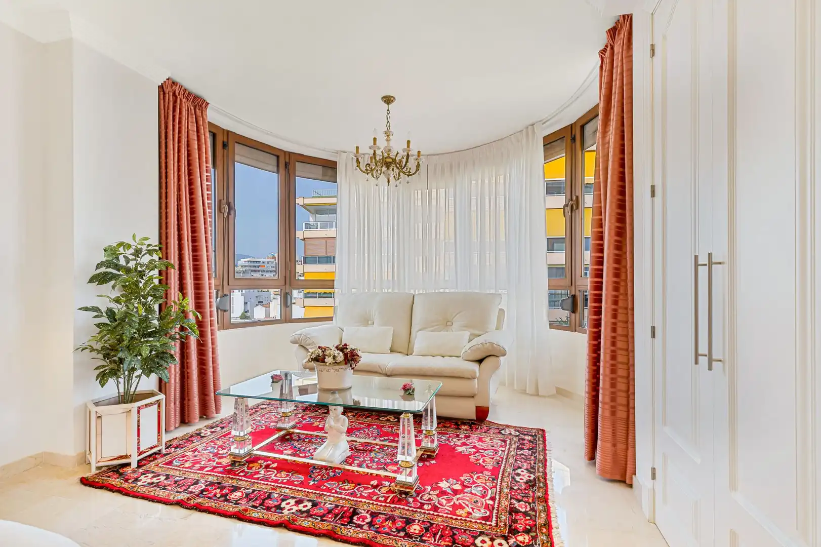 Living room of Flat for sale in Marbella  with Air Conditioner, Heating and Terrace