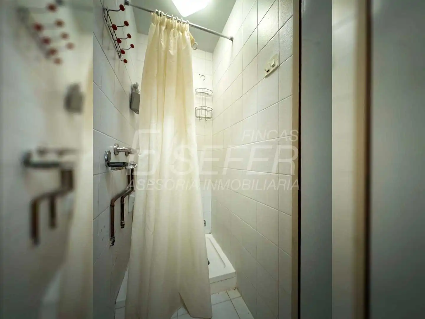 Baño de Piso en venta en Vila-real con TV