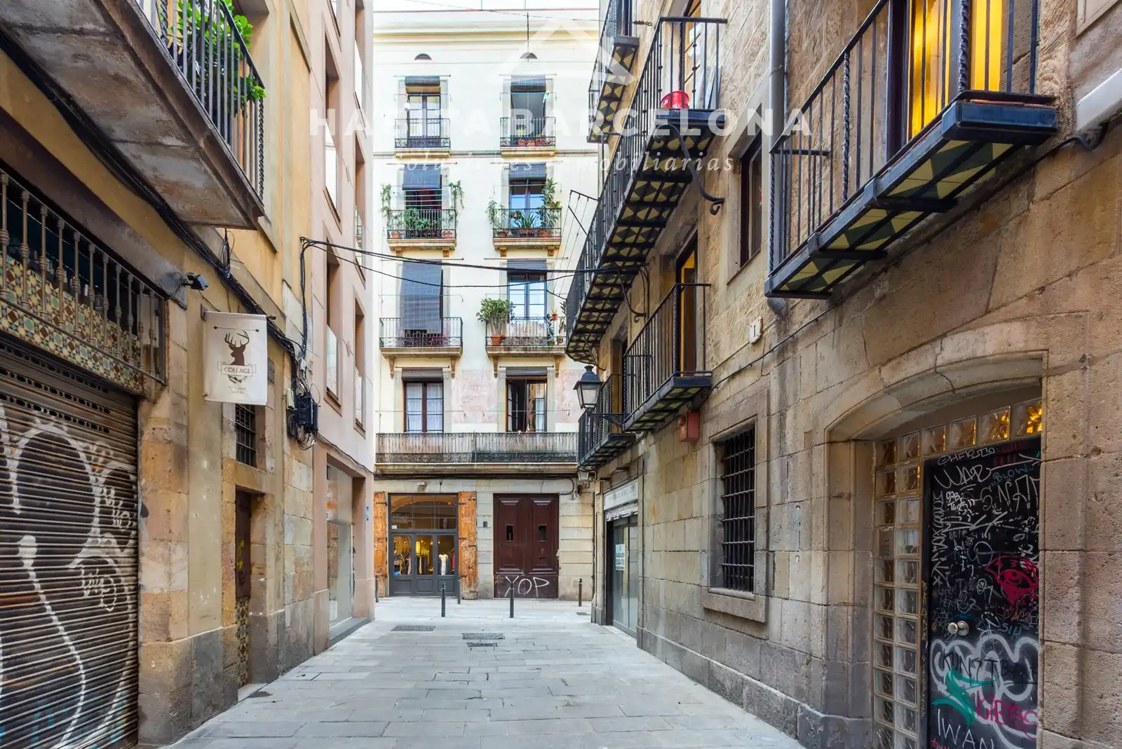 Vista exterior de Piso de alquiler en Ciutat Vella