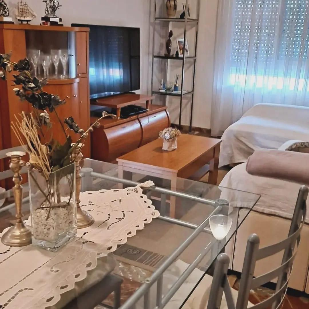 Sala d'estar de Casa adosada en venda en Pedro Abad amb Aire condicionat, Traster i Balcó