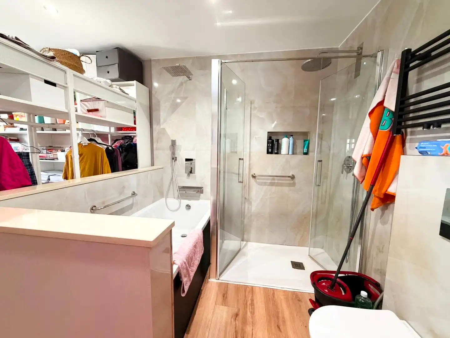 Bathroom of Flat for sale in Salamanca  with Heating, Parquet flooring and Furnished