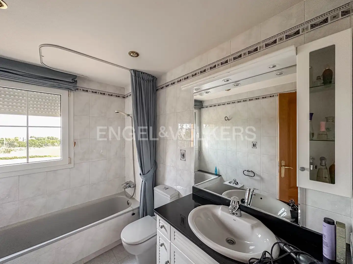 Bathroom of Houses for sale in Olèrdola  with Air Conditioner, Heating and Private garden