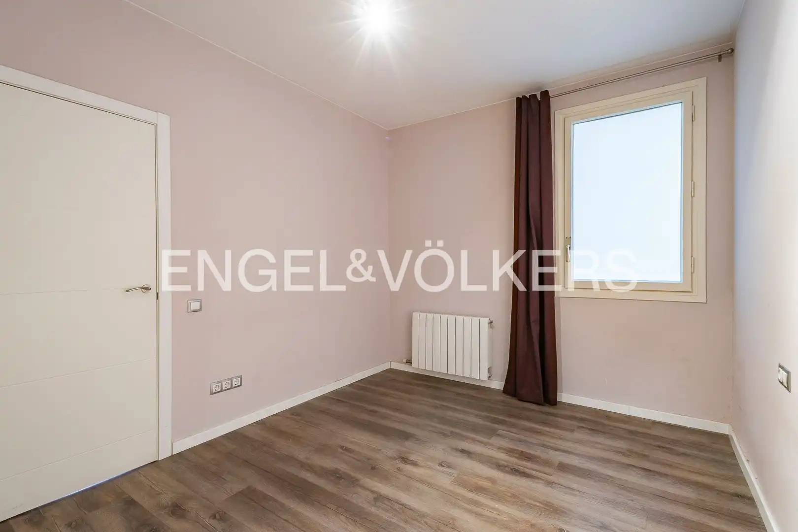 Schlafzimmer von Wohnung zum Verkauf in Barcelona mit Klimaanlage, Heizung und Parkett