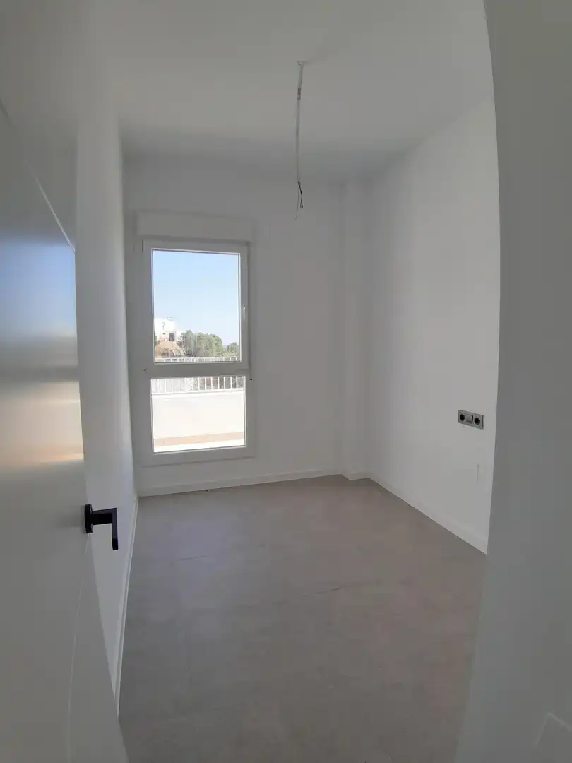 Habitación de Ático de alquiler en Fuengirola con Terraza, Trastero y Jacuzzi