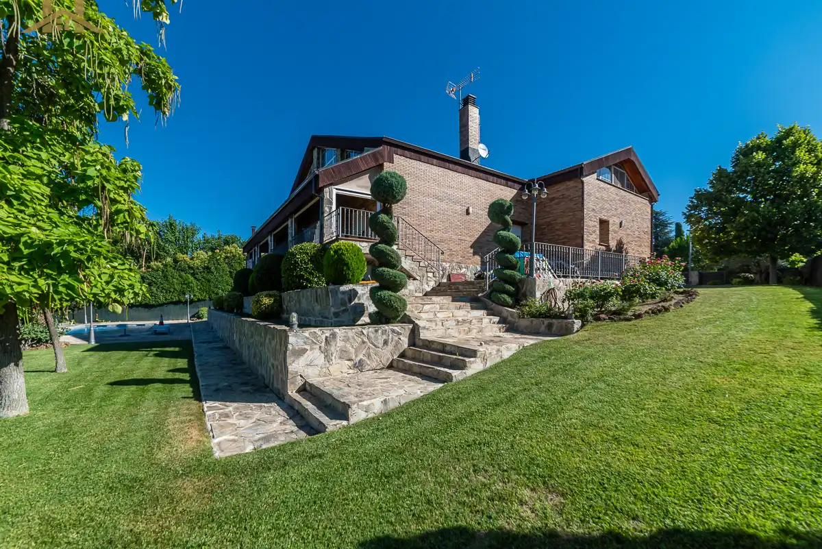 Vista exterior de Casa o chalet en venta en Villaviciosa de Odón con Aire acondicionado, Calefacción y Jardín privado