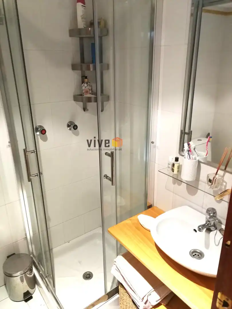 Bathroom of Flat for sale in Sevilla  with Air Conditioner, Heating and Furnished