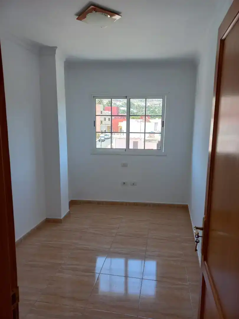 Dormitori de Pis en venda en Ingenio amb Parquet, Traster i Forn