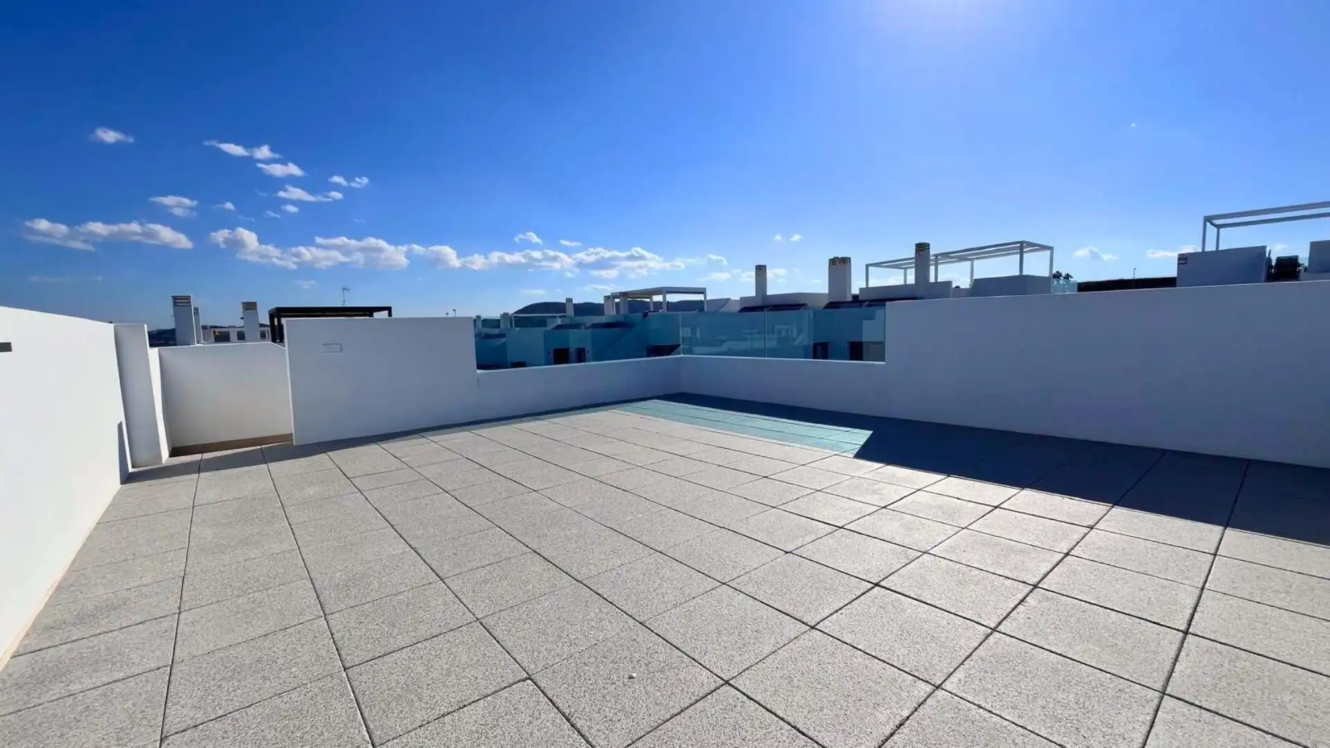 Terrasse von Einfamilien-Reihenhaus zum Verkauf in Madrid mit Schwimmbad