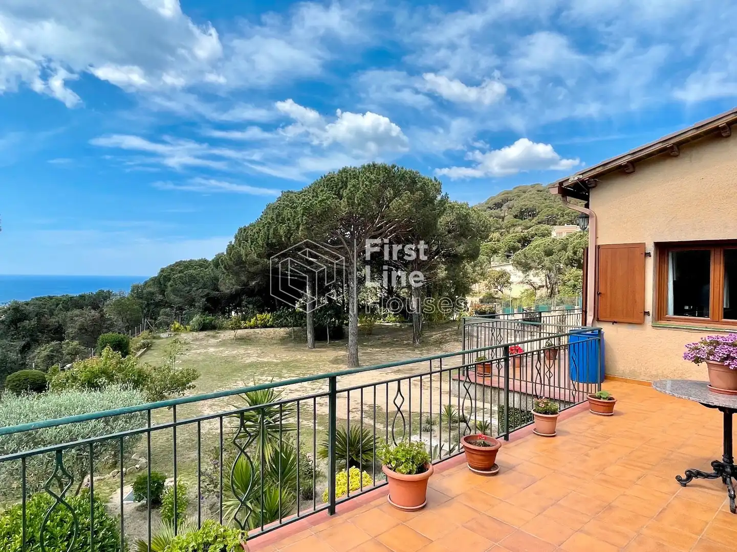 Vista exterior de Casa o xalet en venda en Lloret de Mar amb Calefacció, Terrassa i Traster
