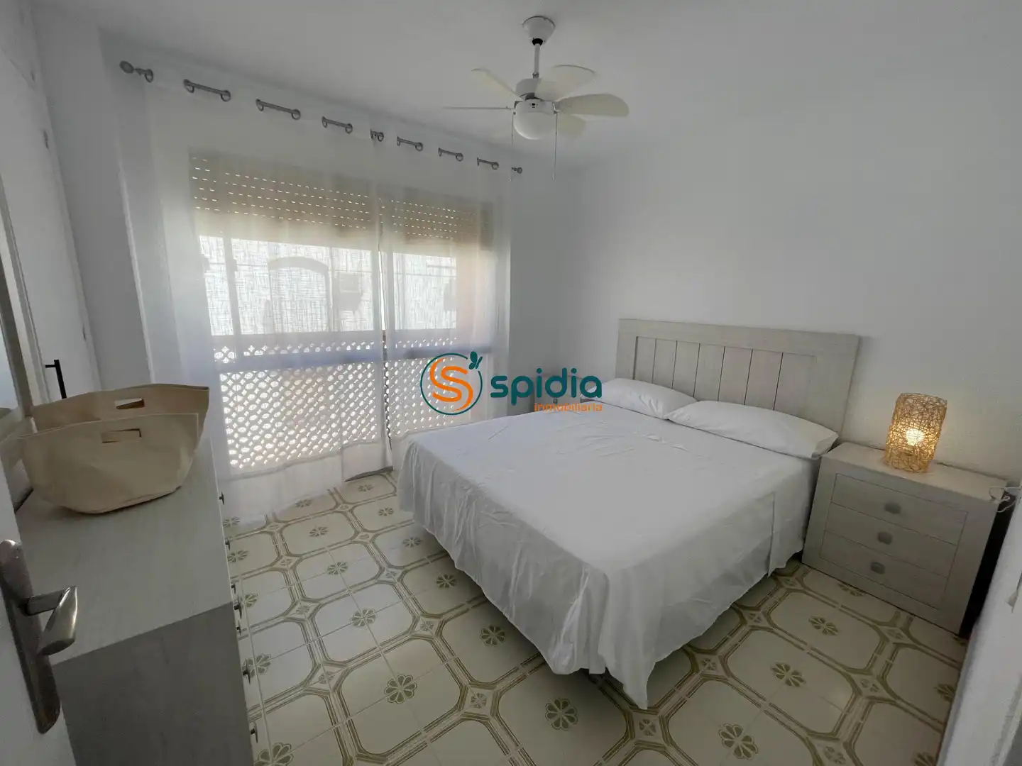 Habitación de Apartamento de alquiler en Águilas con Balcón