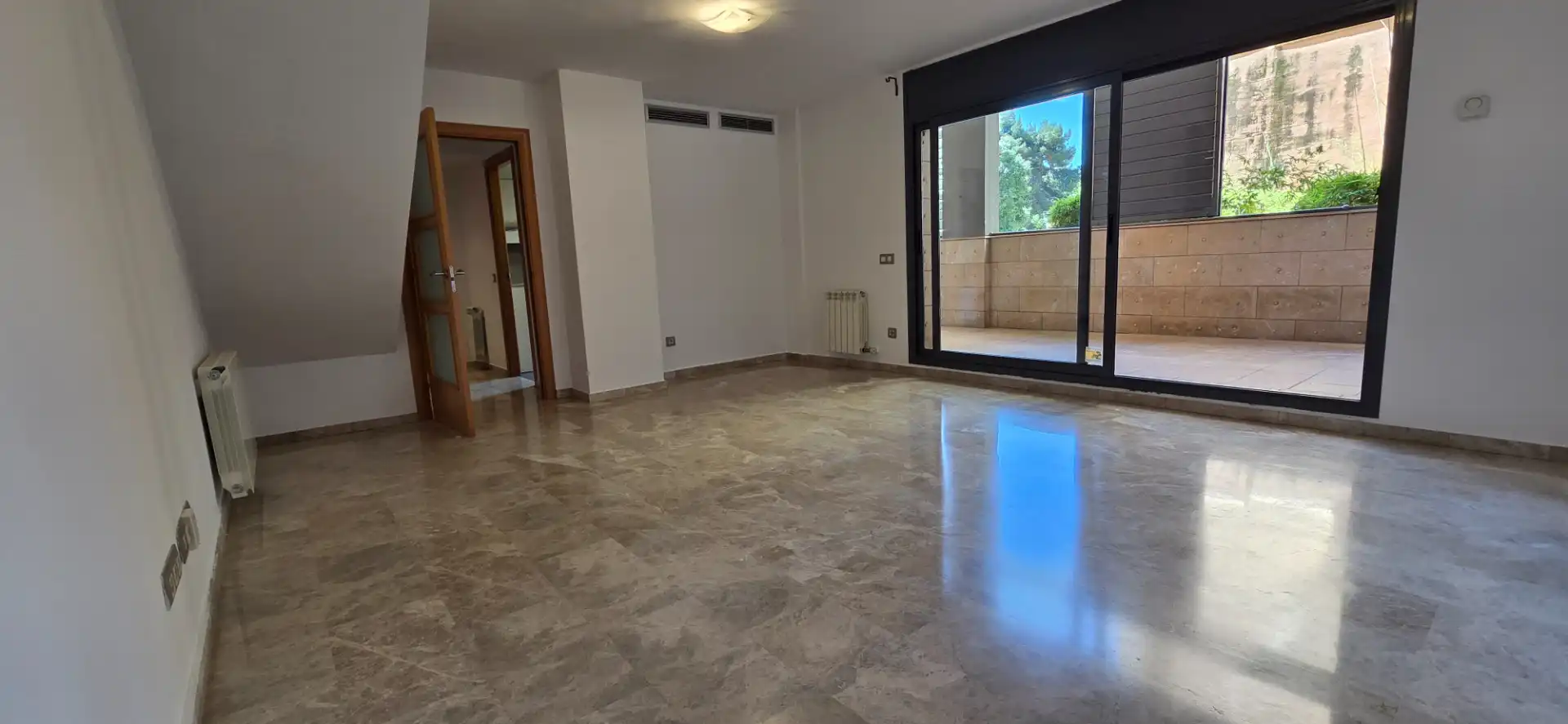 Maisonette zum Verkauf in Barcelona mit Klimaanlage, Heizung und Parkett