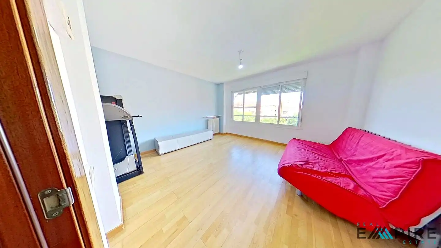 Habitación de Piso en venta en Madrid con Calefacción, Trastero y Piscina