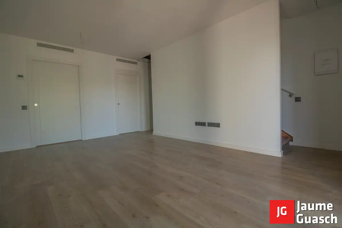 Sala d'estar de Casa adosada en venda en Torredembarra amb Aire condicionat, Calefacció i Jardí privat