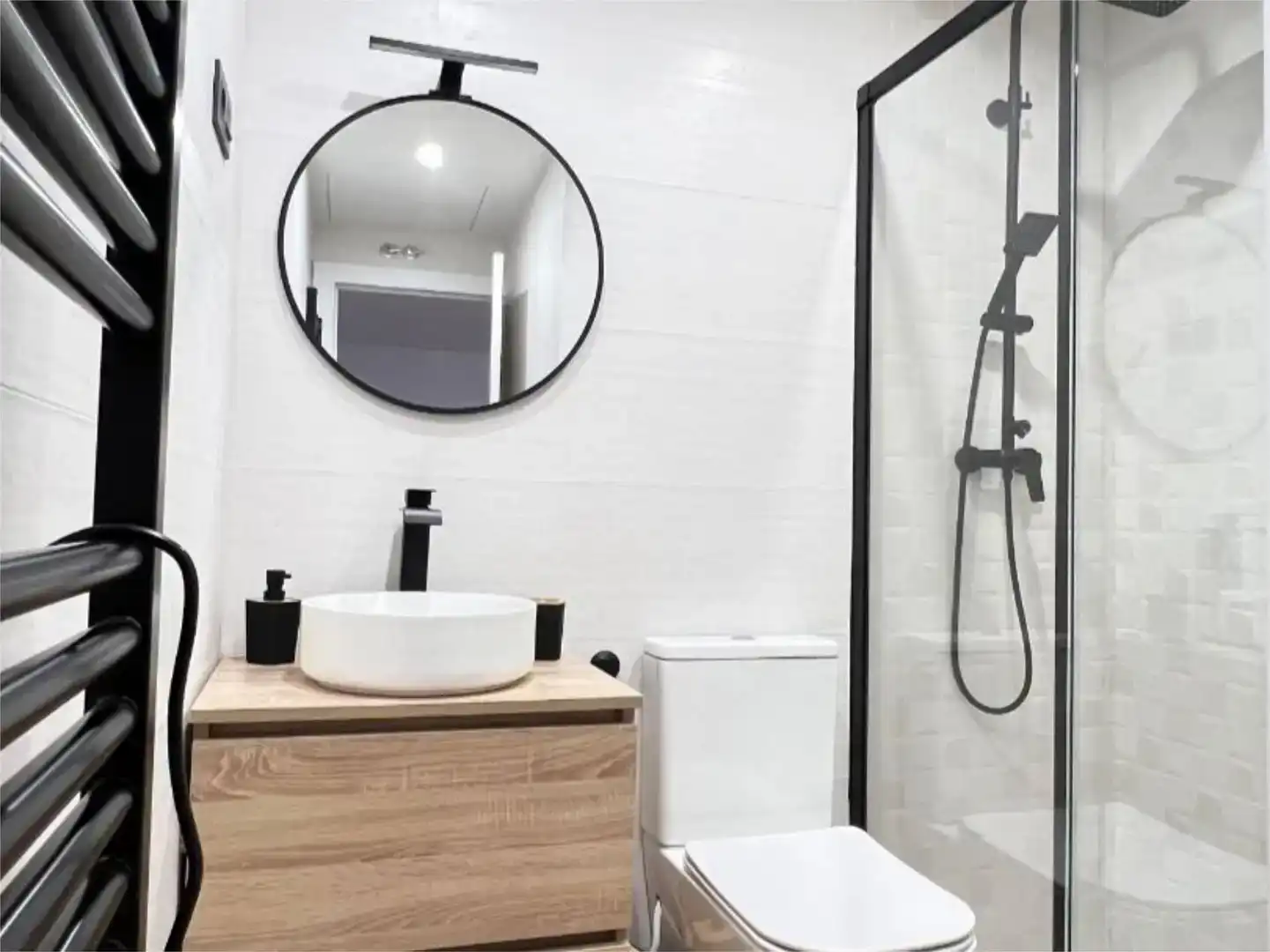 Badezimmer von Wohnungen zur Miete in  Madrid Capital mit Klimaanlage